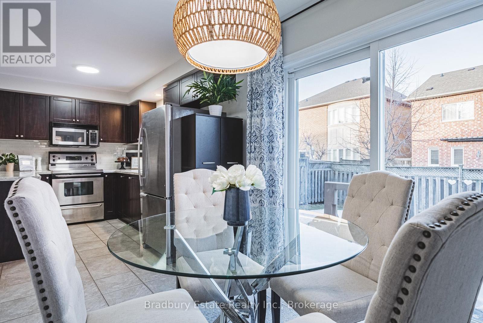 2292 Seton Crescent, Burlington, Ontario  L7L 6Y4 - Photo 13 - W12848696