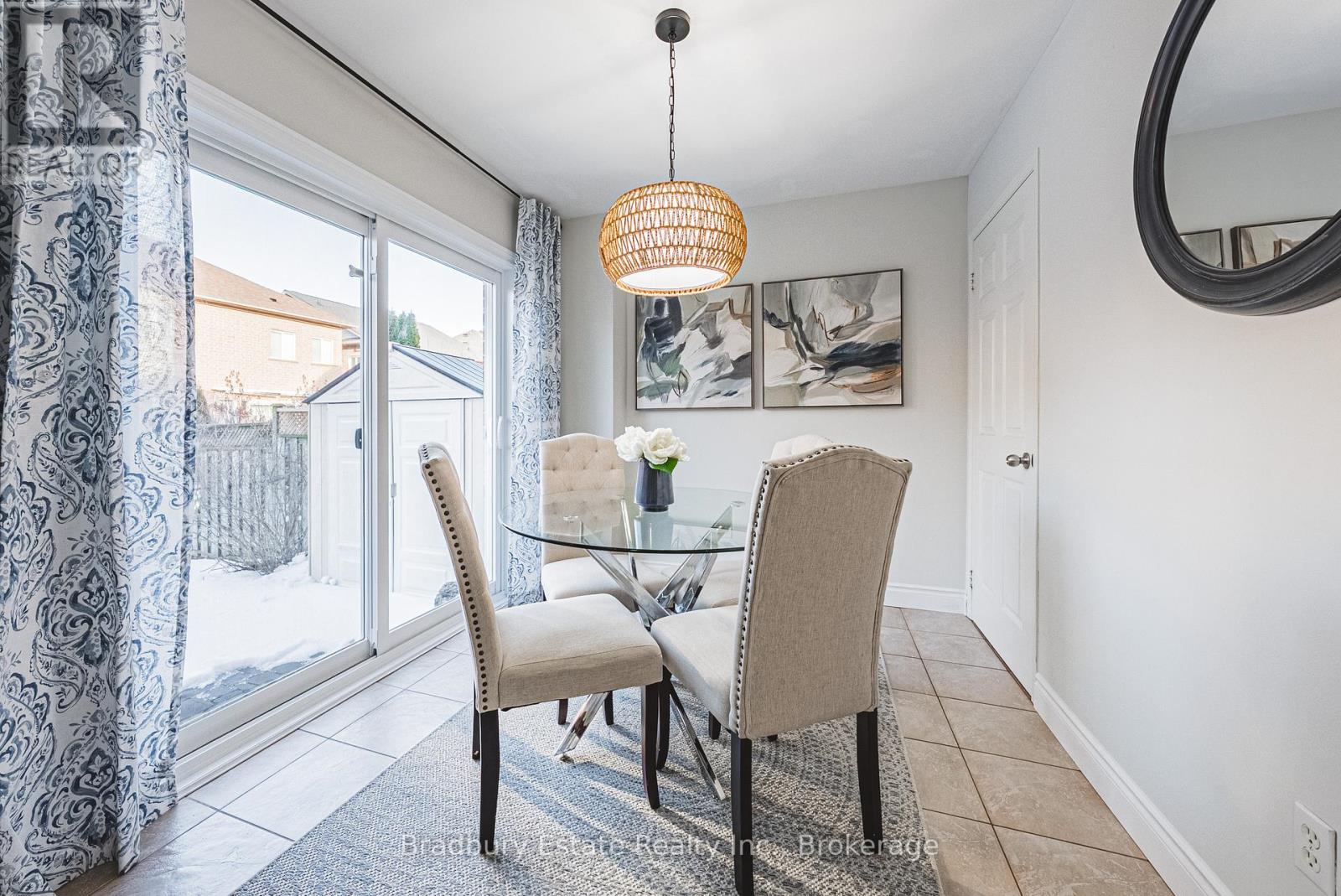 2292 Seton Crescent, Burlington, Ontario  L7L 6Y4 - Photo 14 - W12848696