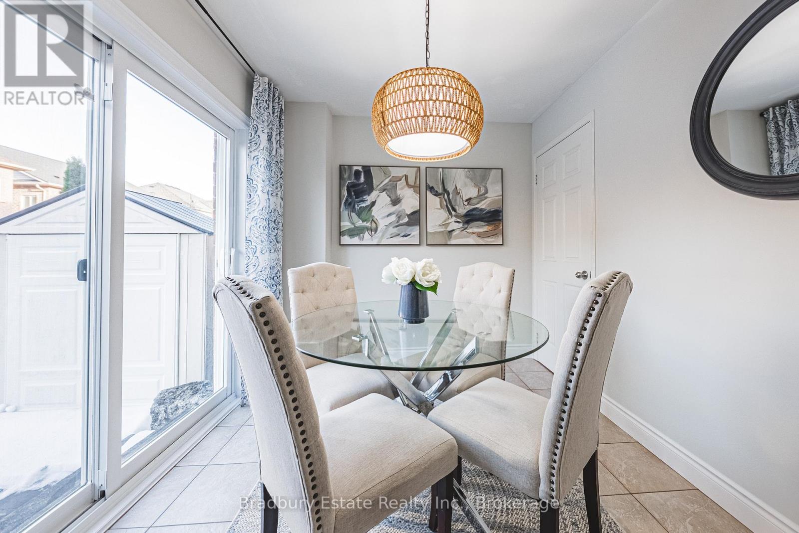 2292 Seton Crescent, Burlington, Ontario  L7L 6Y4 - Photo 15 - W12848696