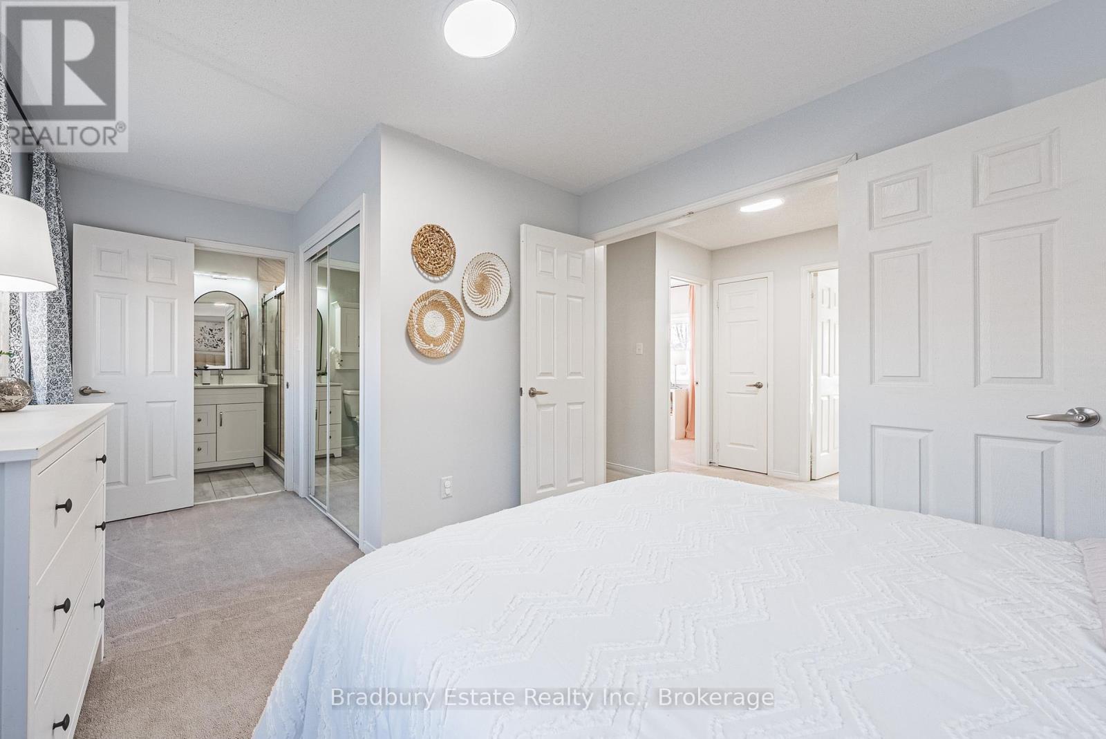 2292 Seton Crescent, Burlington, Ontario  L7L 6Y4 - Photo 17 - W12848696