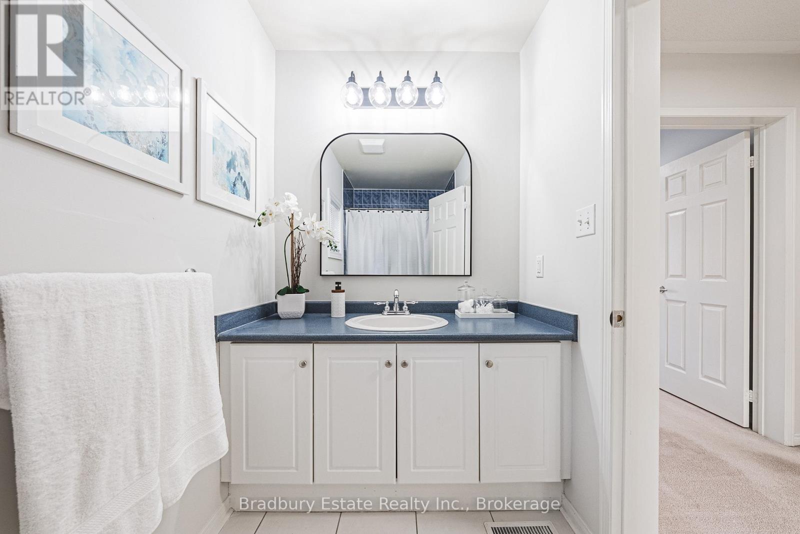 2292 Seton Crescent, Burlington, Ontario  L7L 6Y4 - Photo 23 - W12848696