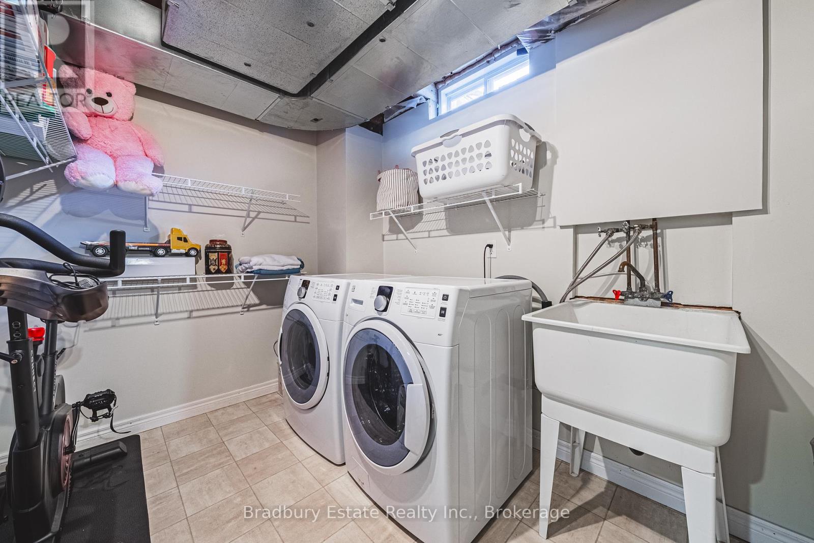 2292 Seton Crescent, Burlington, Ontario  L7L 6Y4 - Photo 29 - W12848696