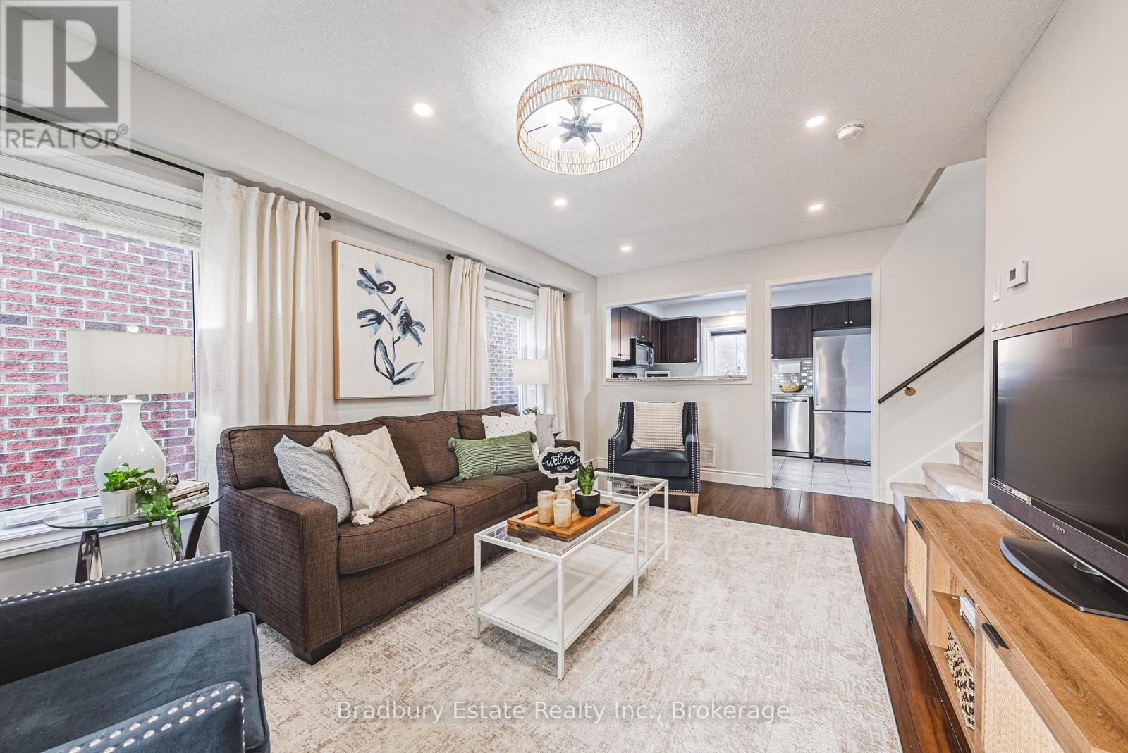 2292 Seton Crescent, Burlington, Ontario  L7L 6Y4 - Photo 7 - W12848696