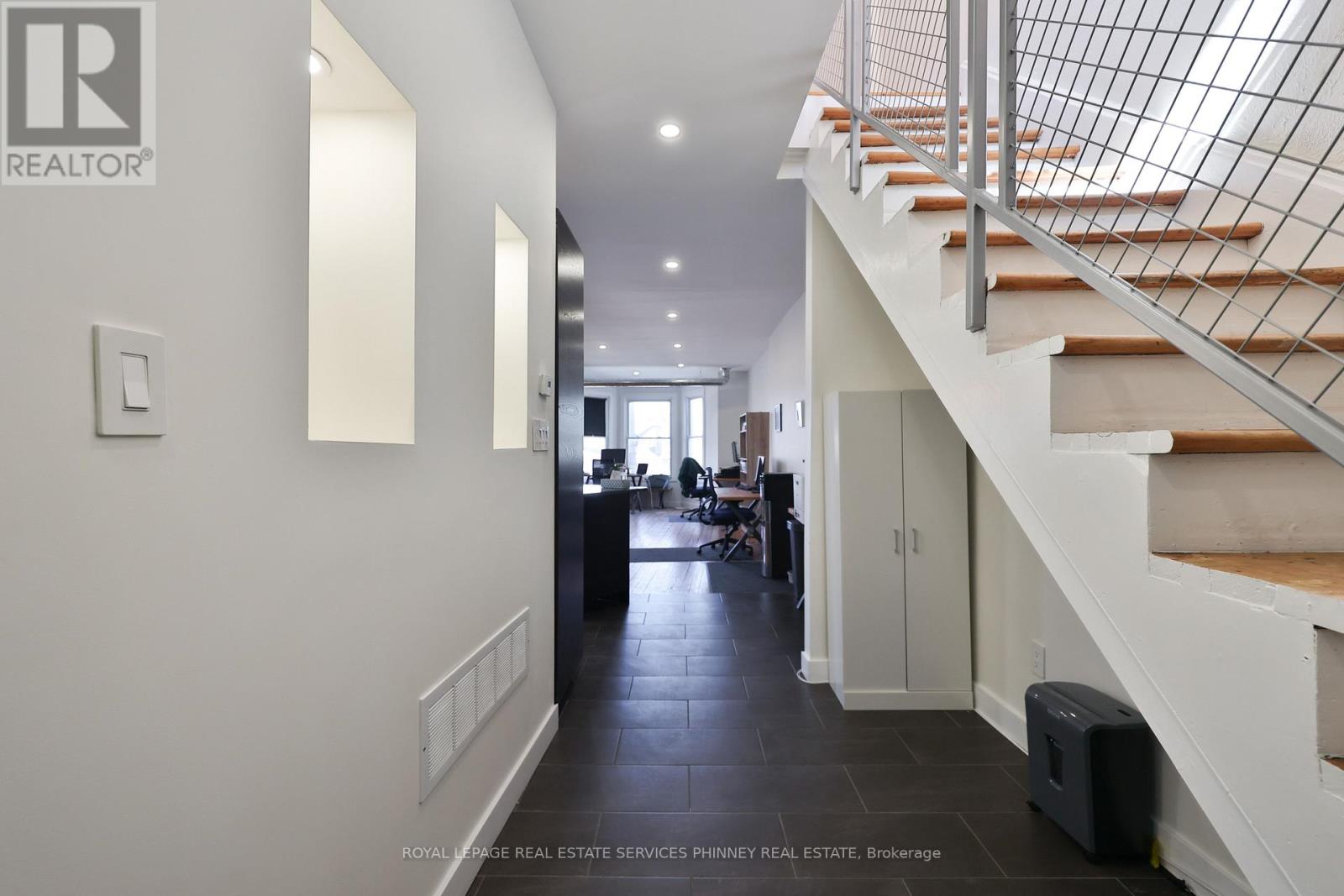 2 Queen Street E, Cambridge, Ontario  N3C 2A6 - Photo 8 - X12848396