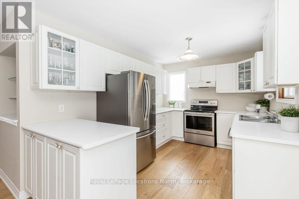 40 Fairway Crescent, Wasaga Beach, Ontario  L9Z 1B8 - Photo 14 - S12848716