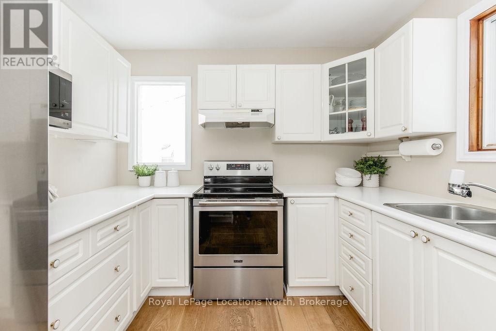 40 Fairway Crescent, Wasaga Beach, Ontario  L9Z 1B8 - Photo 15 - S12848716