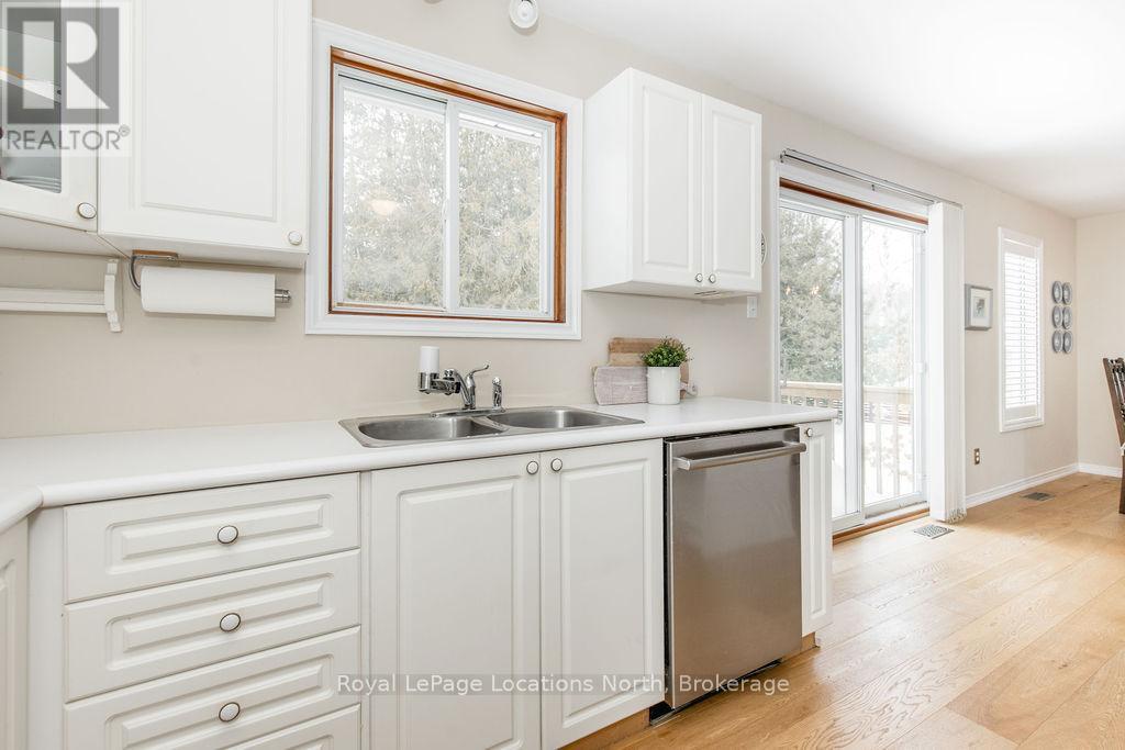 40 Fairway Crescent, Wasaga Beach, Ontario  L9Z 1B8 - Photo 16 - S12848716