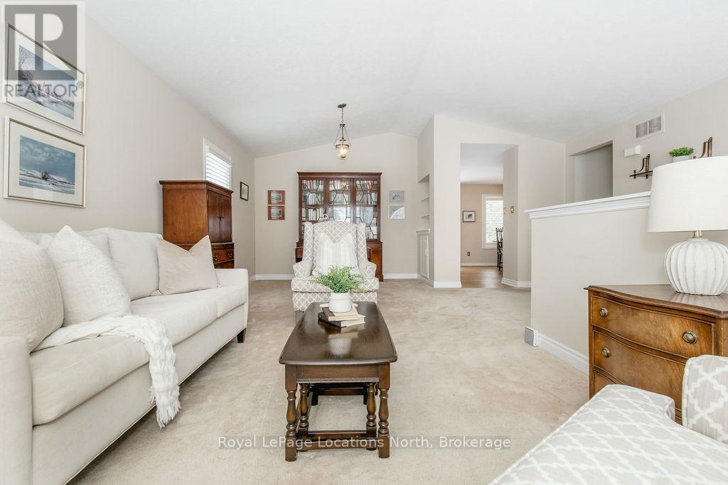 40 Fairway Crescent, Wasaga Beach, Ontario  L9Z 1B8 - Photo 8 - S12848716