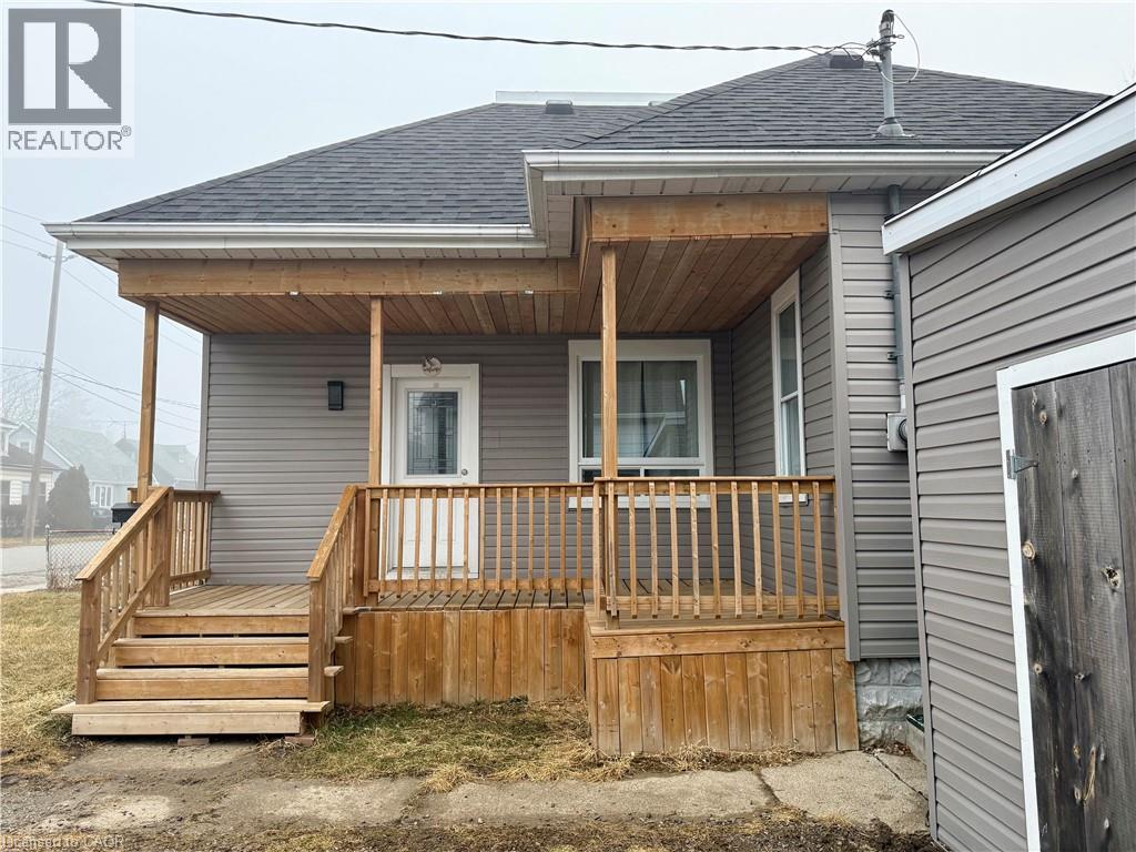 318 Lafontaine Street, Wallaceburg, Ontario  N8A 4H9 - Photo 3 - 40809760