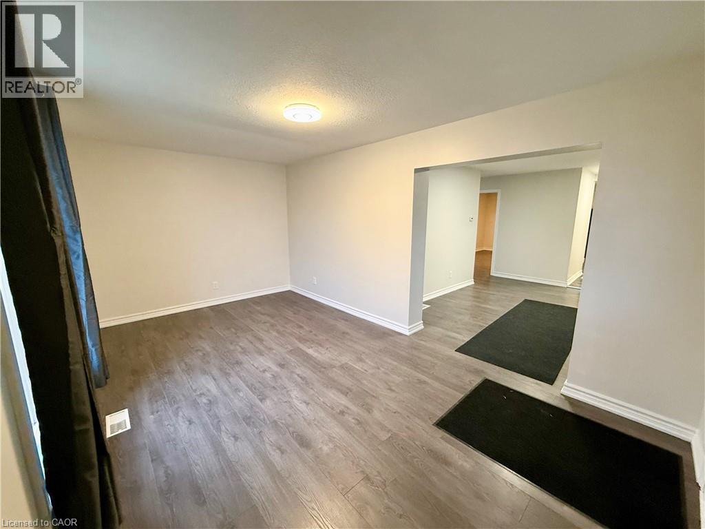 318 Lafontaine Street, Wallaceburg, Ontario  N8A 4H9 - Photo 7 - 40809760