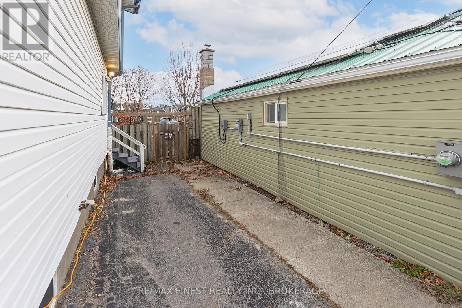 761 Victoria Street, Kingston (East Of Sir John A. Blvd), Ontario  K7K 4S9 - Photo 6 - X12848844