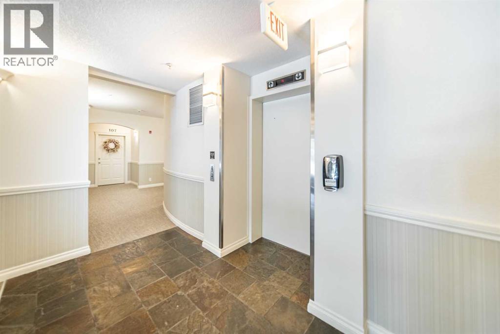 205, 4 Hemlock Crescent Sw, Calgary, Alberta  T3C 2Z1 - Photo 5 - A2287197