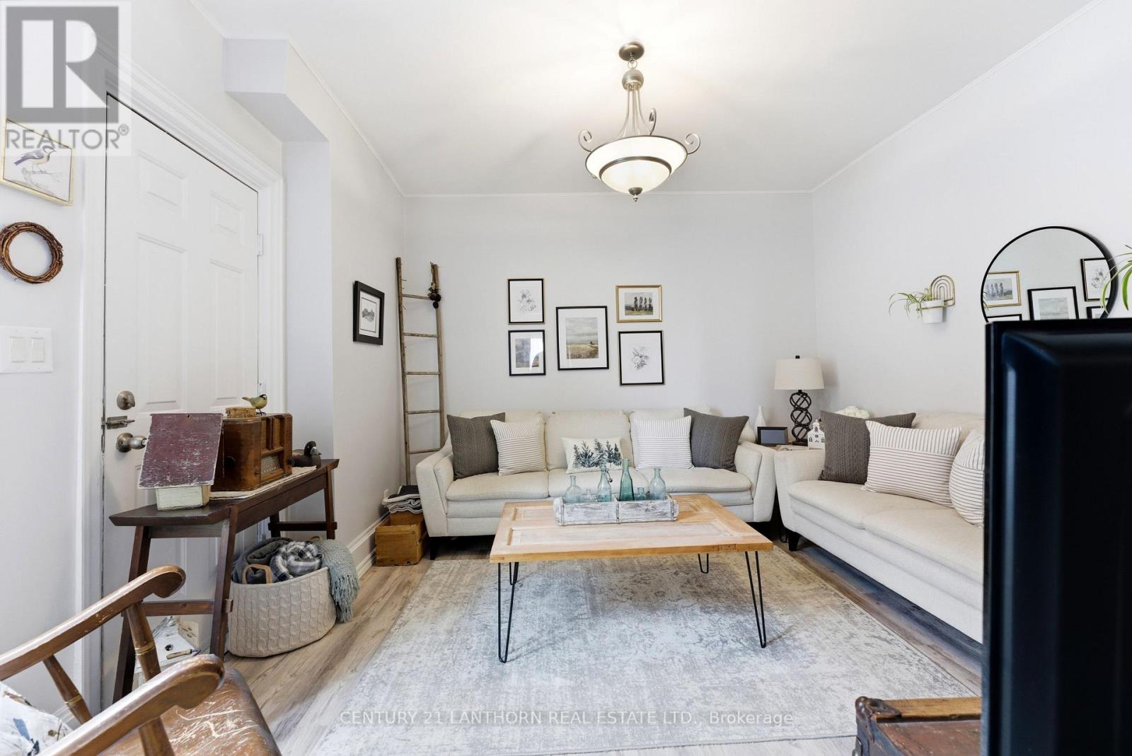 8 Queen Street, Belleville, Ontario  K8N 1T2 - Photo 2 - X12849044