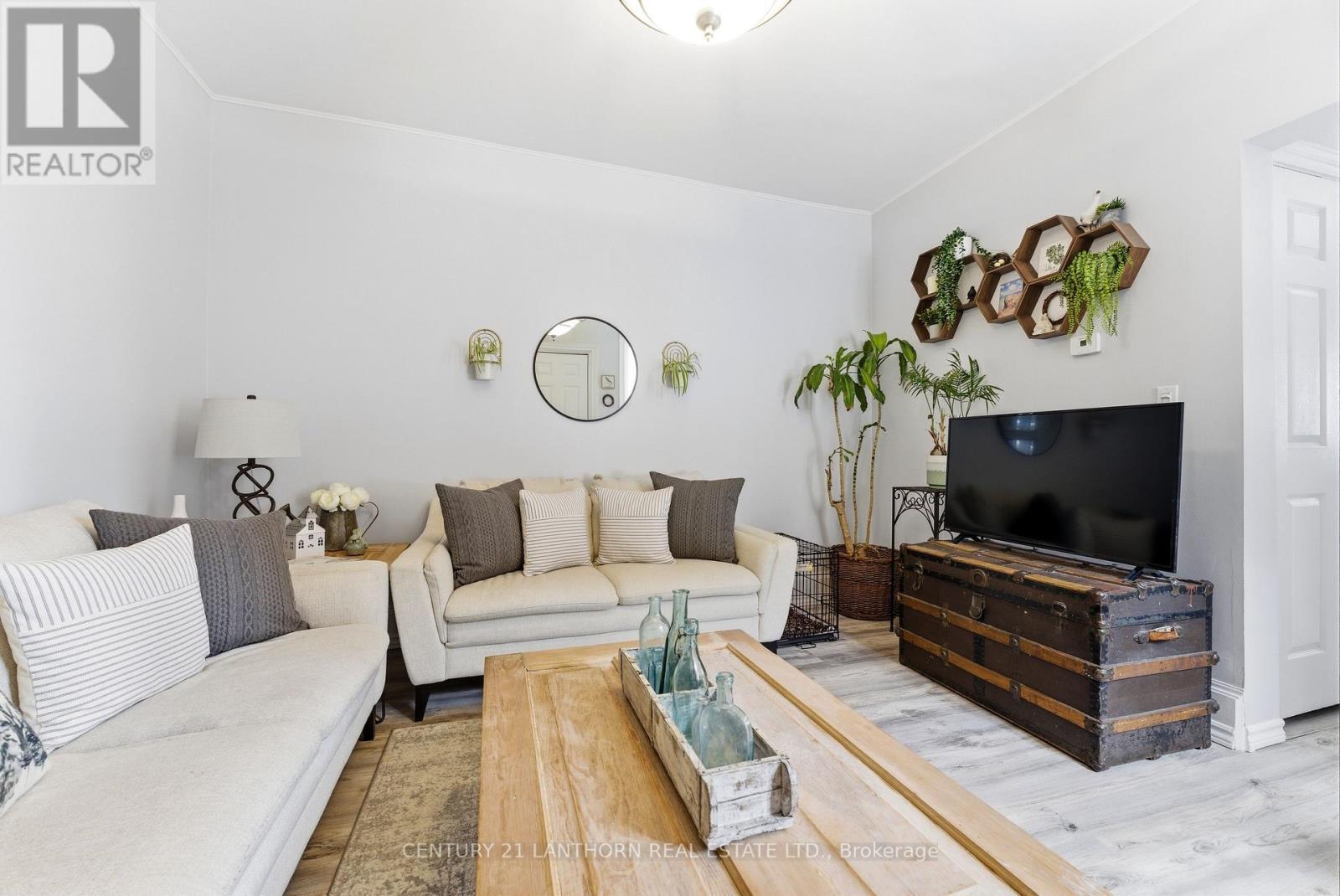 8 Queen Street, Belleville, Ontario  K8N 1T2 - Photo 3 - X12849044