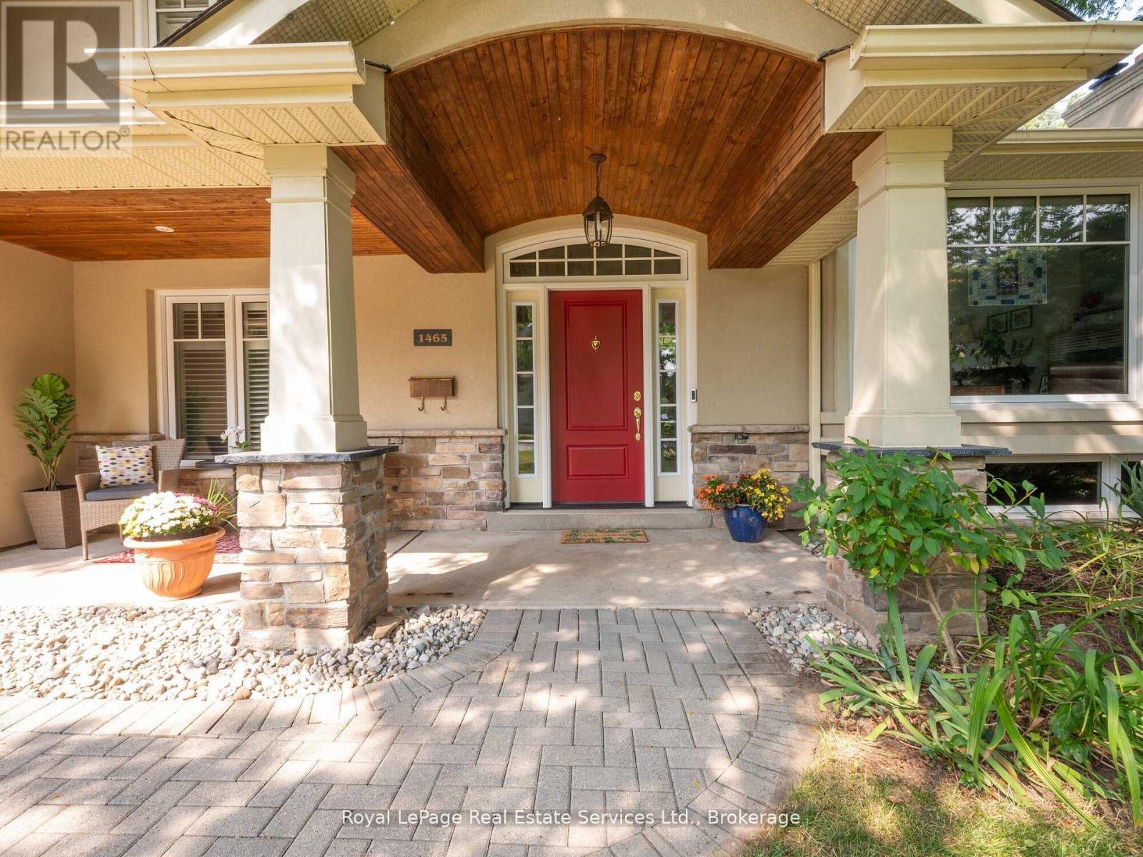 1465 Shamrock Lane, Oakville, Ontario  L6L 1R1 - Photo 4 - W12848924