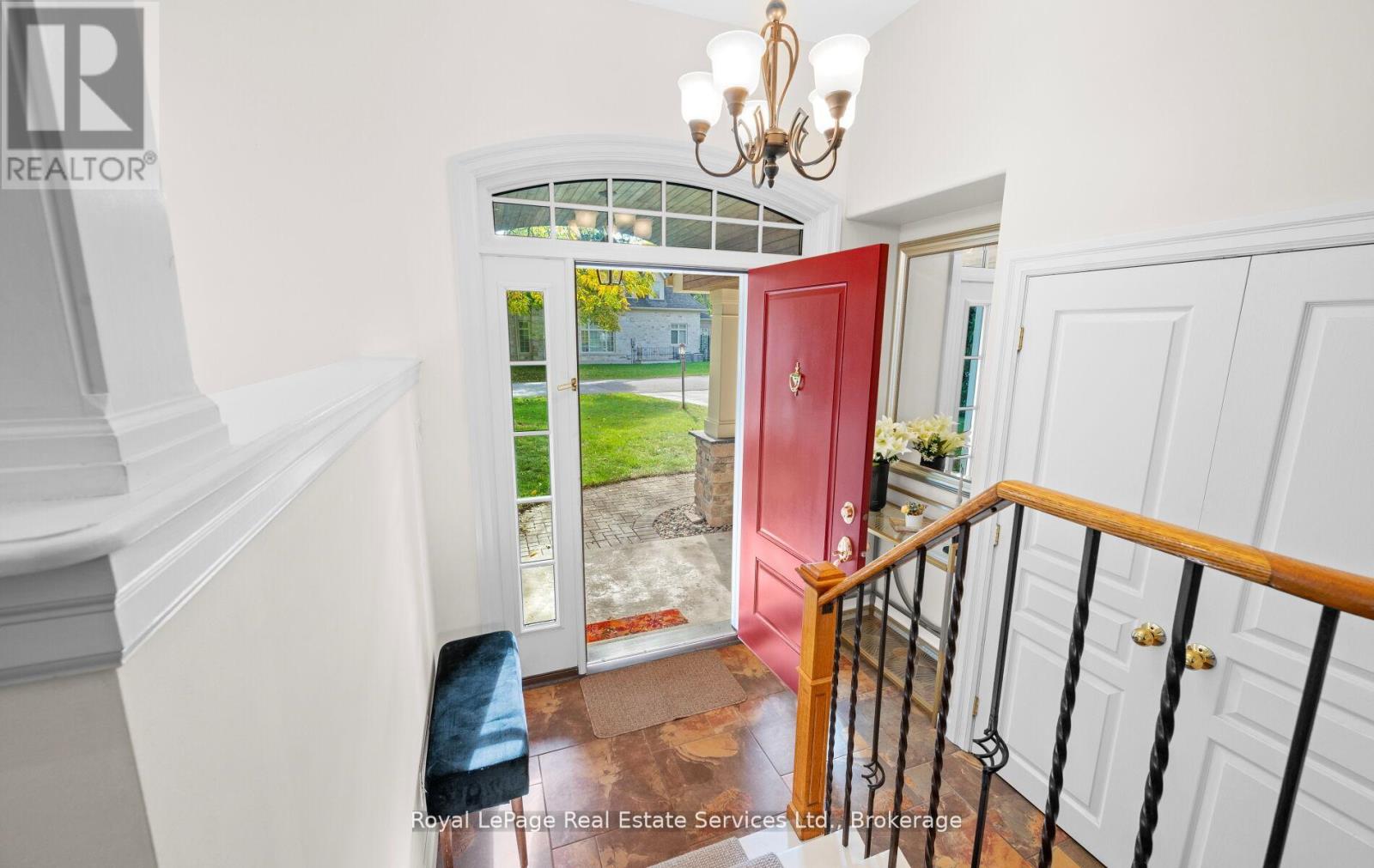 1465 Shamrock Lane, Oakville, Ontario  L6L 1R1 - Photo 5 - W12848924