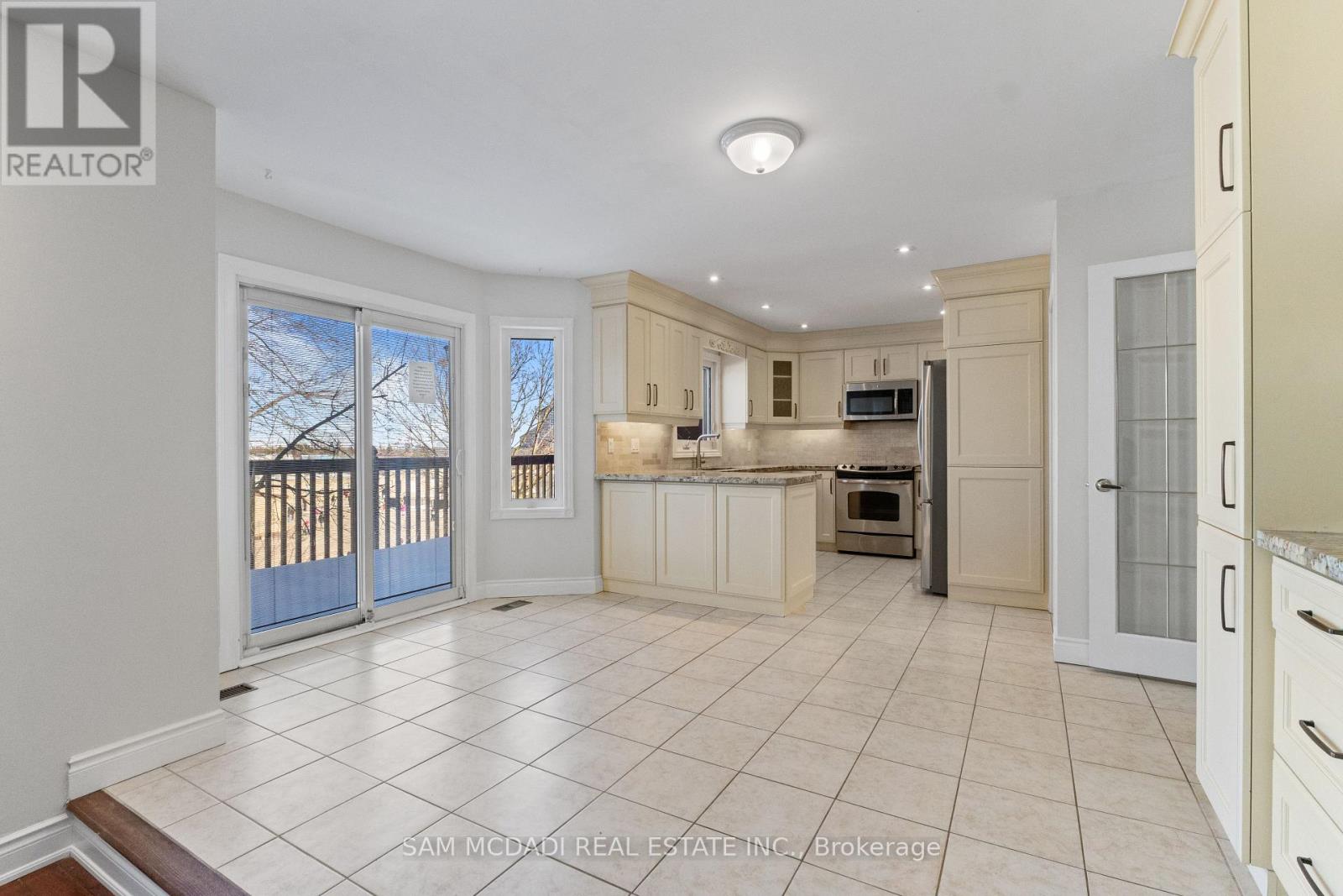 5275 Thornwood Drive, Mississauga, Ontario  L4Z 3J3 - Photo 11 - W12843598