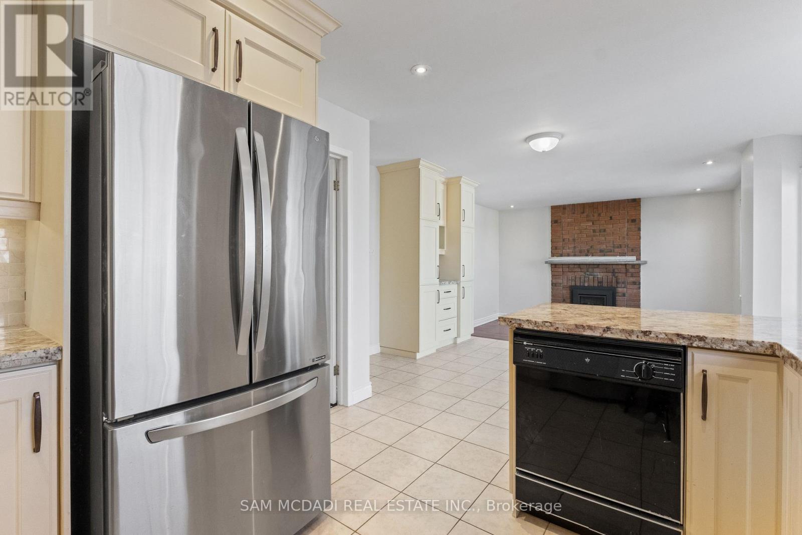 5275 Thornwood Drive, Mississauga, Ontario  L4Z 3J3 - Photo 12 - W12843598