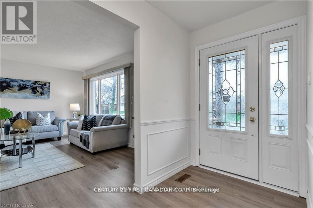 53 Archer Crescent, London South, Ontario  N6E 2A4 - Photo 3 - X12848686