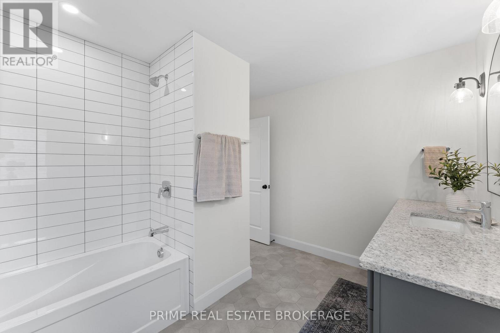 1969 Buroak Crescent, London North, Ontario  N6G 3X9 - Photo 37 - X12848776