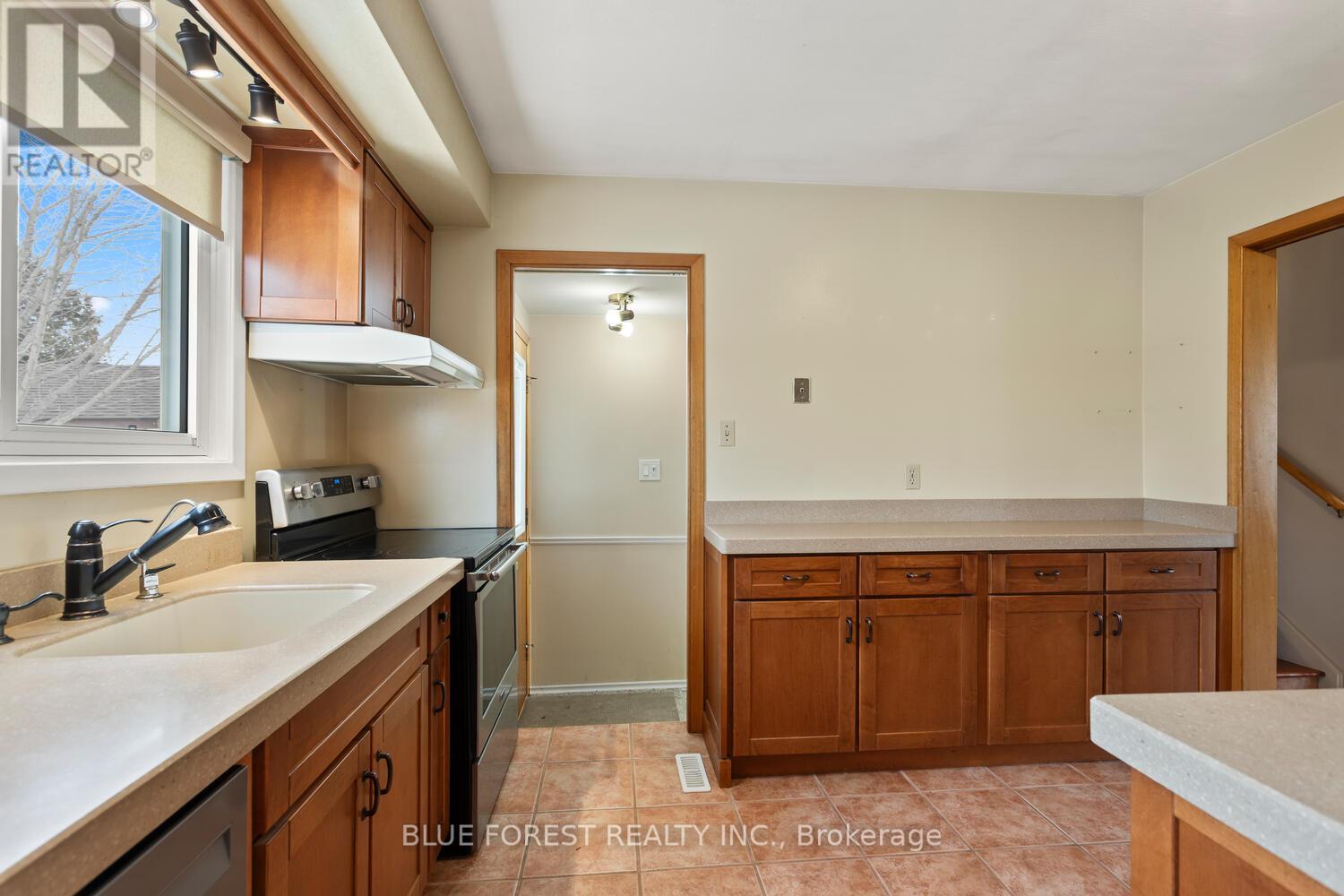 1001 Osgoode Drive, London South, Ontario  N6E 1C9 - Photo 13 - X12848940