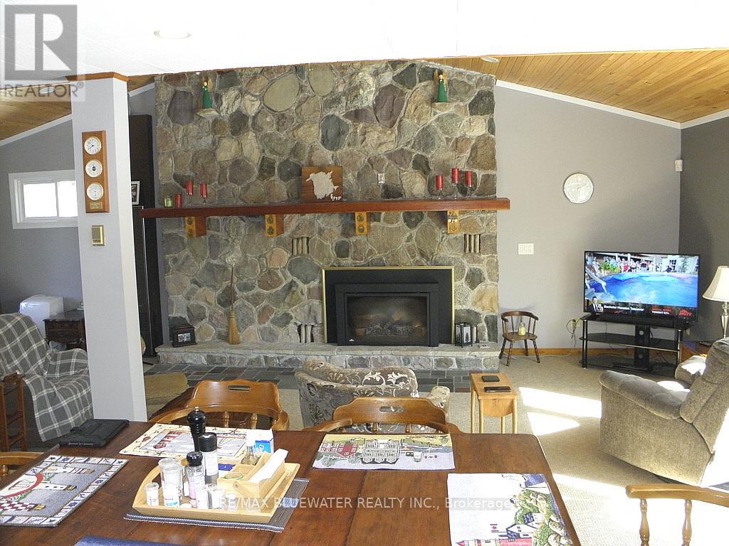 6386 Victoria Avenue, Lambton Shores, Ontario  N0N 1J2 - Photo 15 - X12849002