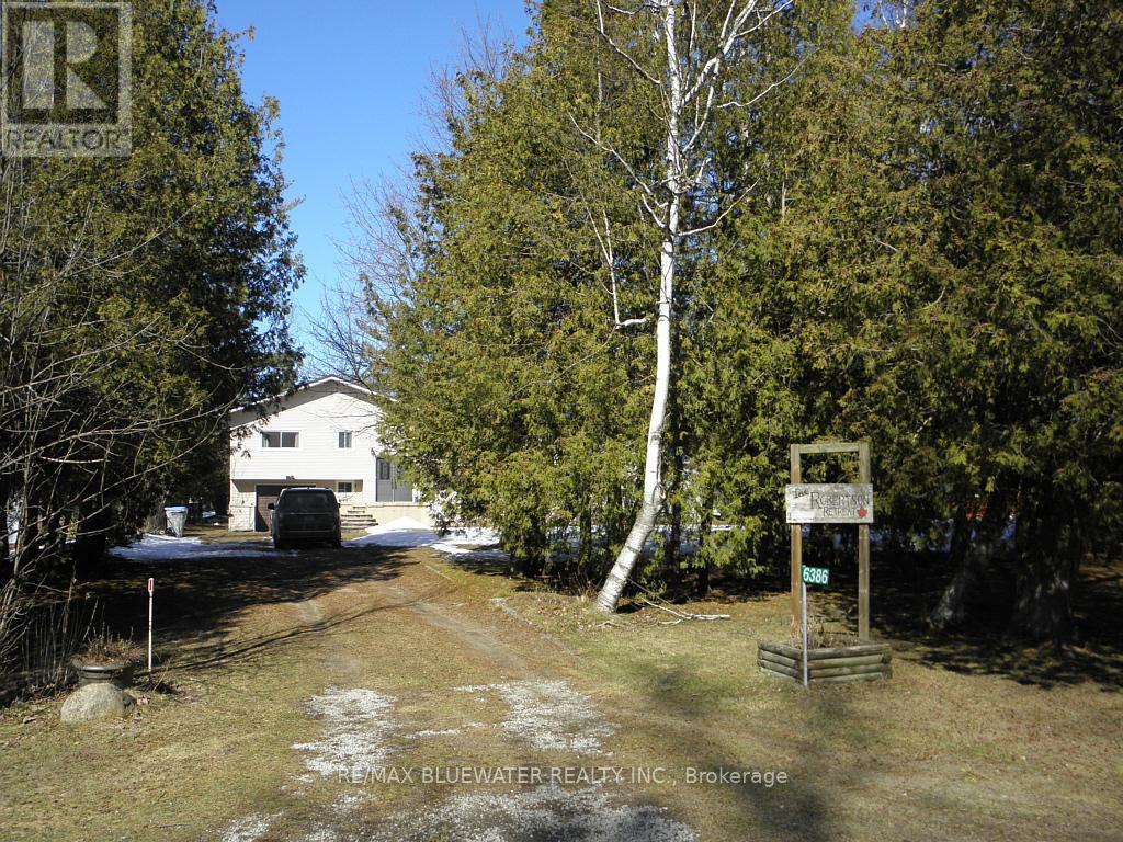 6386 Victoria Avenue, Lambton Shores, Ontario  N0N 1J2 - Photo 2 - X12849002