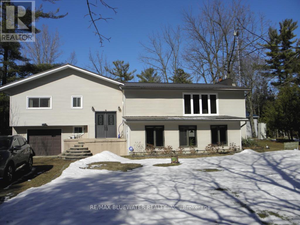 6386 Victoria Avenue, Lambton Shores, Ontario  N0N 1J2 - Photo 3 - X12849002