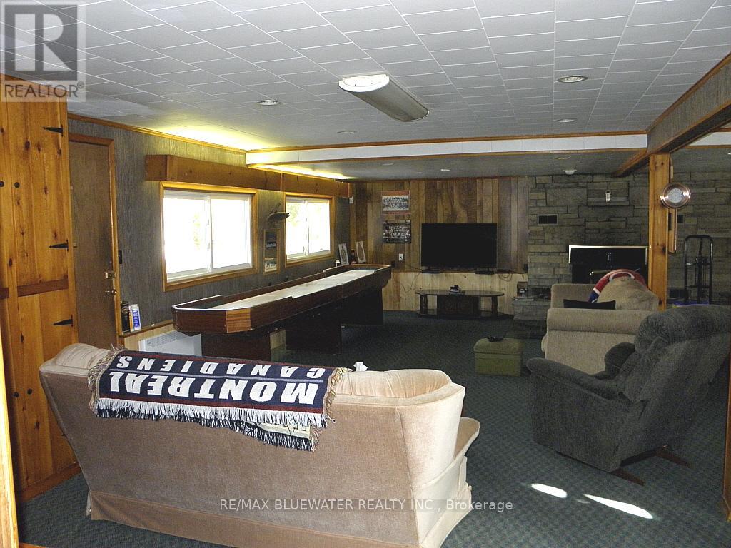 6386 Victoria Avenue, Lambton Shores, Ontario  N0N 1J2 - Photo 32 - X12849002