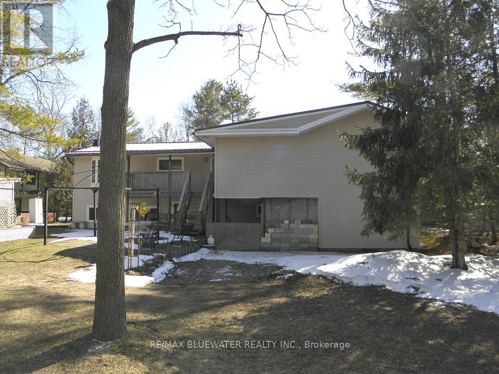 6386 Victoria Avenue, Lambton Shores, Ontario  N0N 1J2 - Photo 4 - X12849002