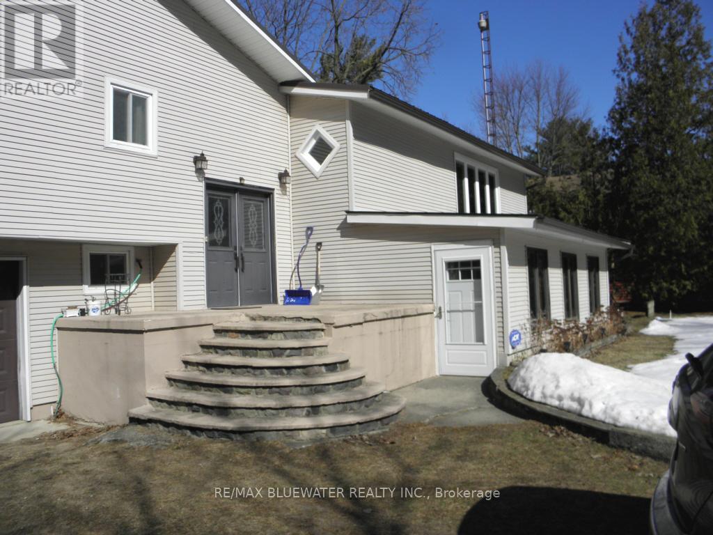 6386 Victoria Avenue, Lambton Shores, Ontario  N0N 1J2 - Photo 6 - X12849002