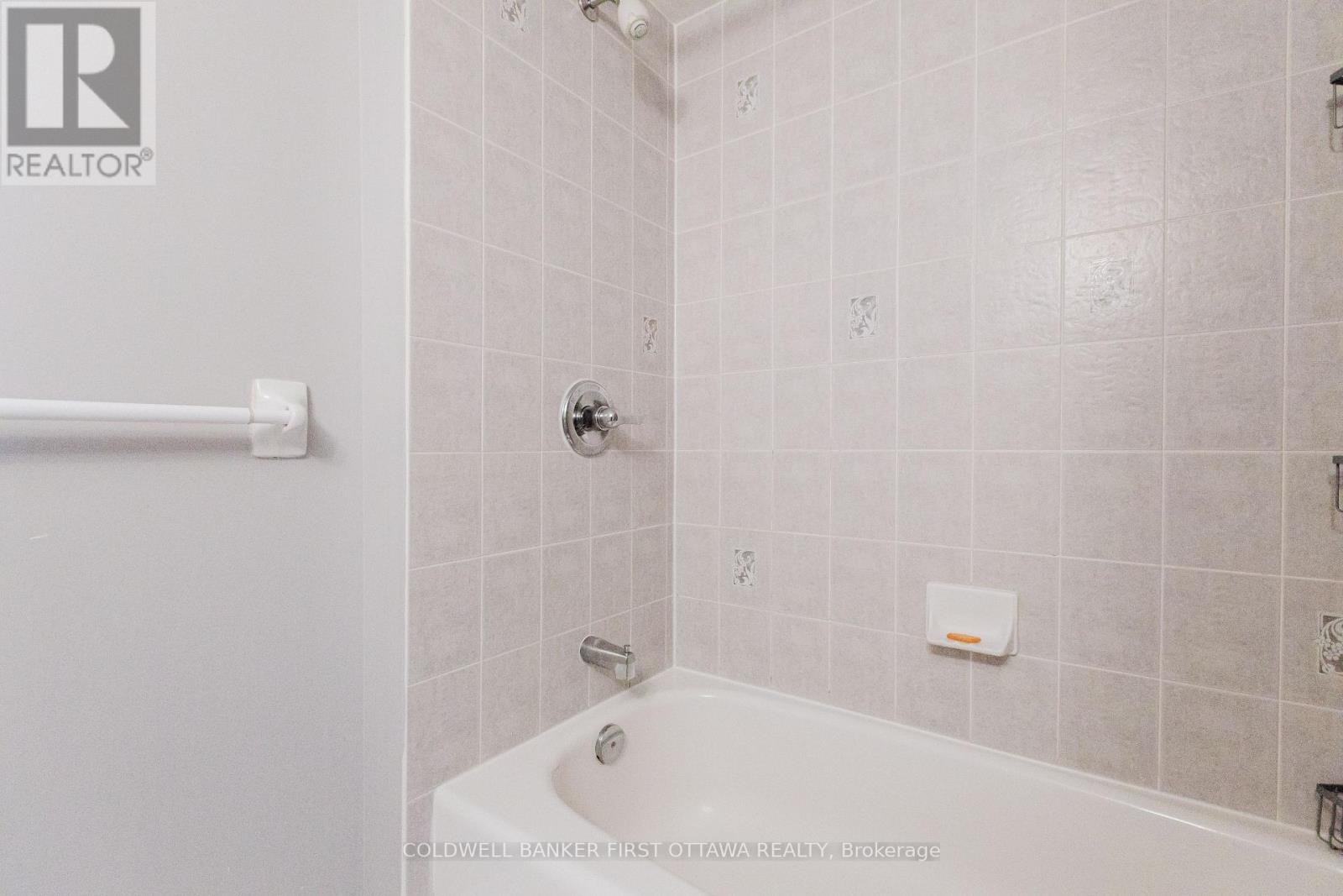 292 Cresthaven Drive, Ottawa, Ontario  K2G 6W4 - Photo 17 - X12848734