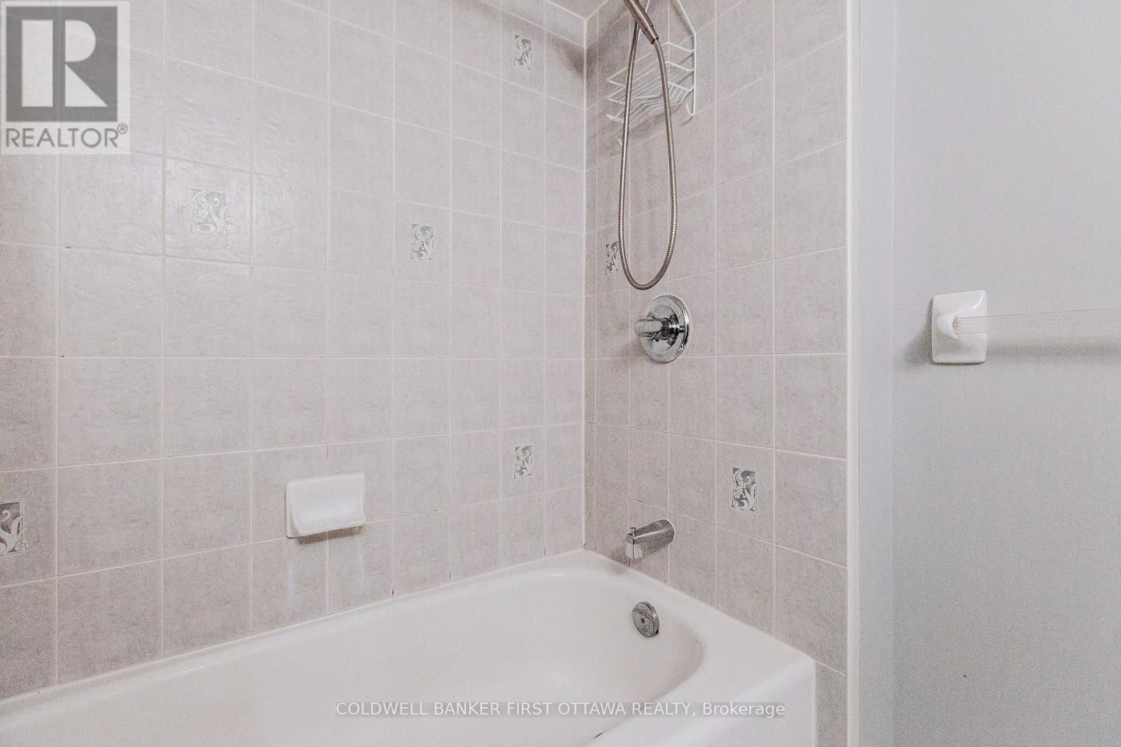 292 Cresthaven Drive, Ottawa, Ontario  K2G 6W4 - Photo 21 - X12848734