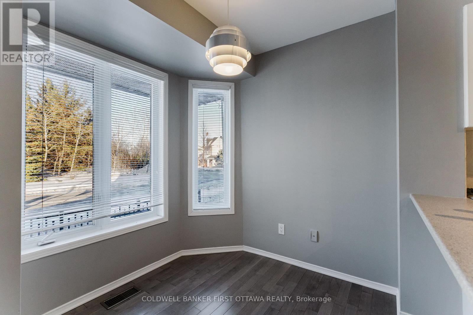 292 Cresthaven Drive, Ottawa, Ontario  K2G 6W4 - Photo 3 - X12848734