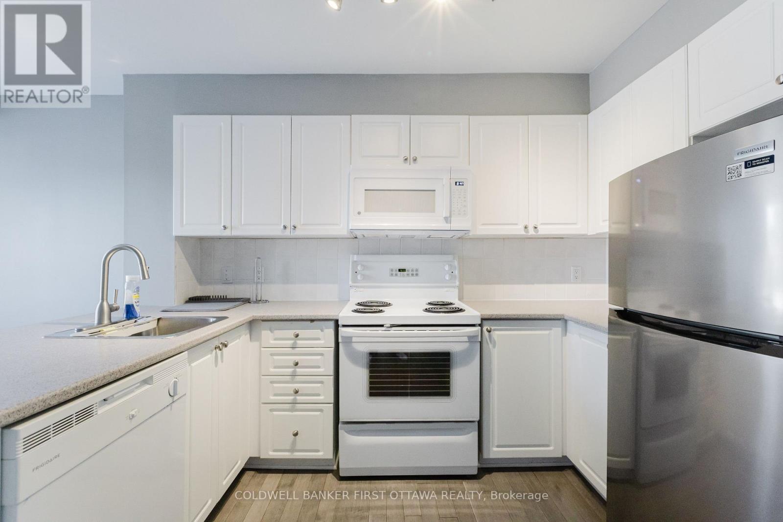 292 Cresthaven Drive, Ottawa, Ontario  K2G 6W4 - Photo 7 - X12848734