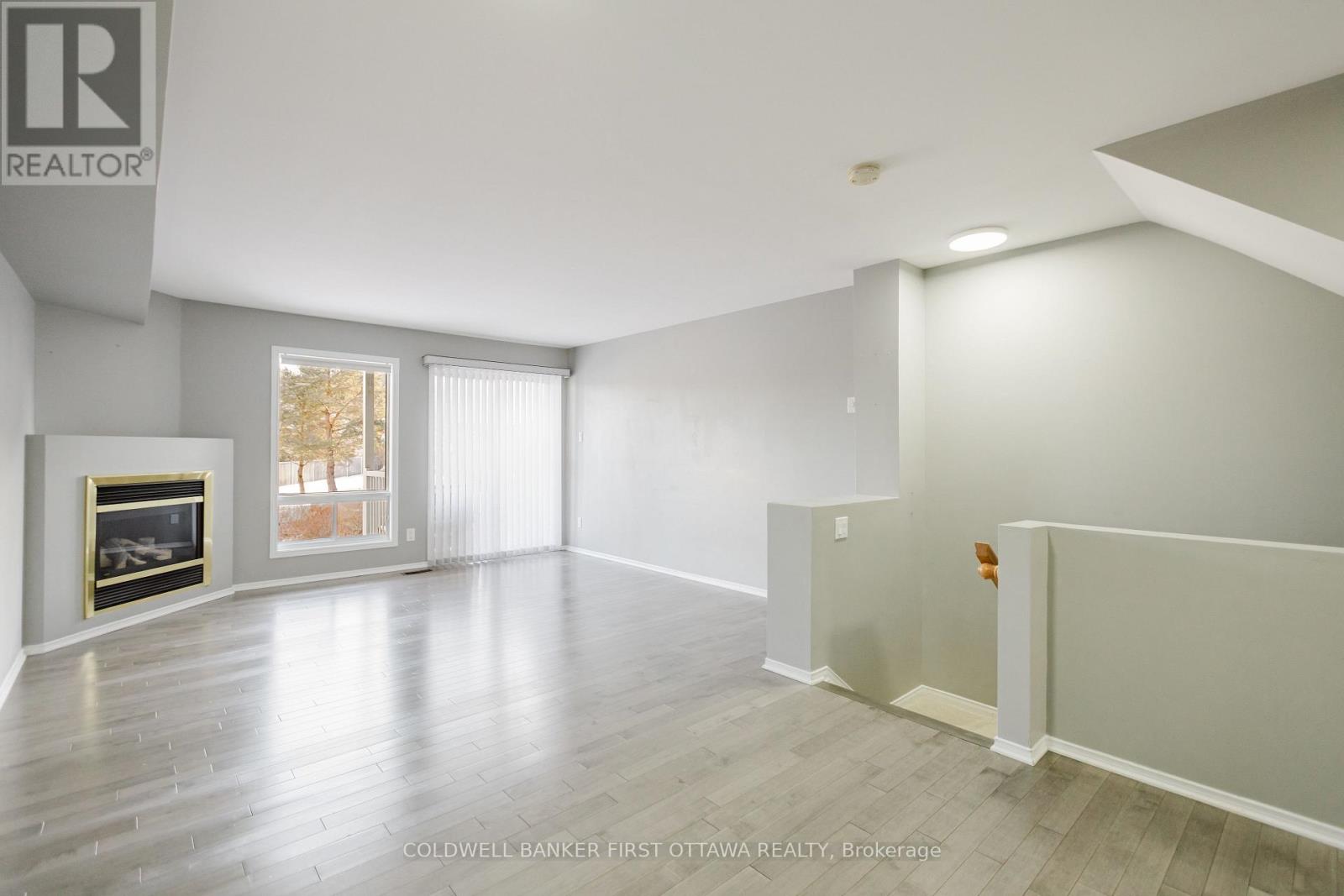 292 Cresthaven Drive, Ottawa, Ontario  K2G 6W4 - Photo 8 - X12848734