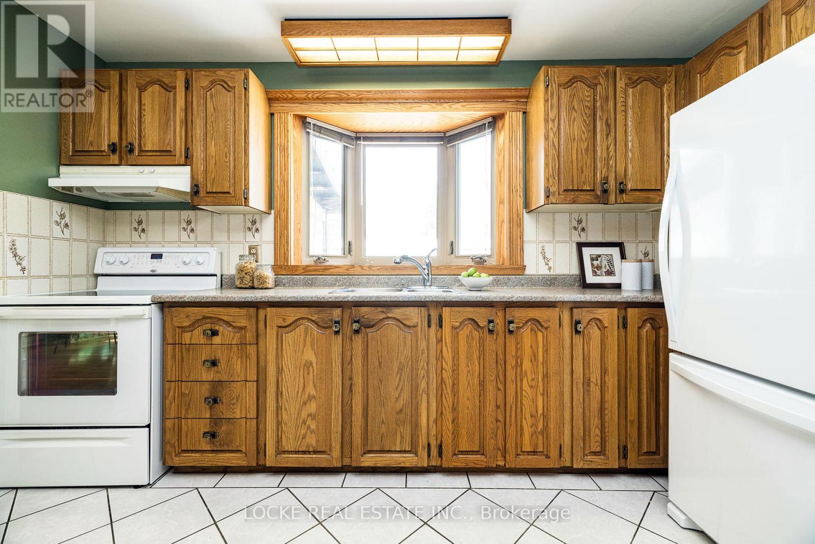 279 Hoylake Crescent, Ottawa, Ontario  K1E 1M1 - Photo 16 - X12848846