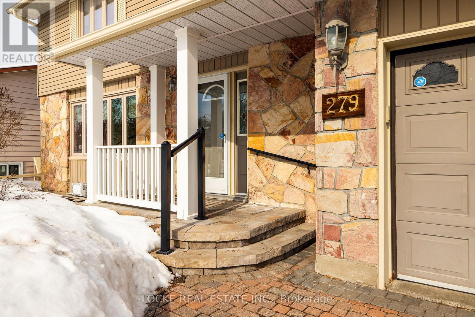 279 Hoylake Crescent, Ottawa, Ontario  K1E 1M1 - Photo 2 - X12848846