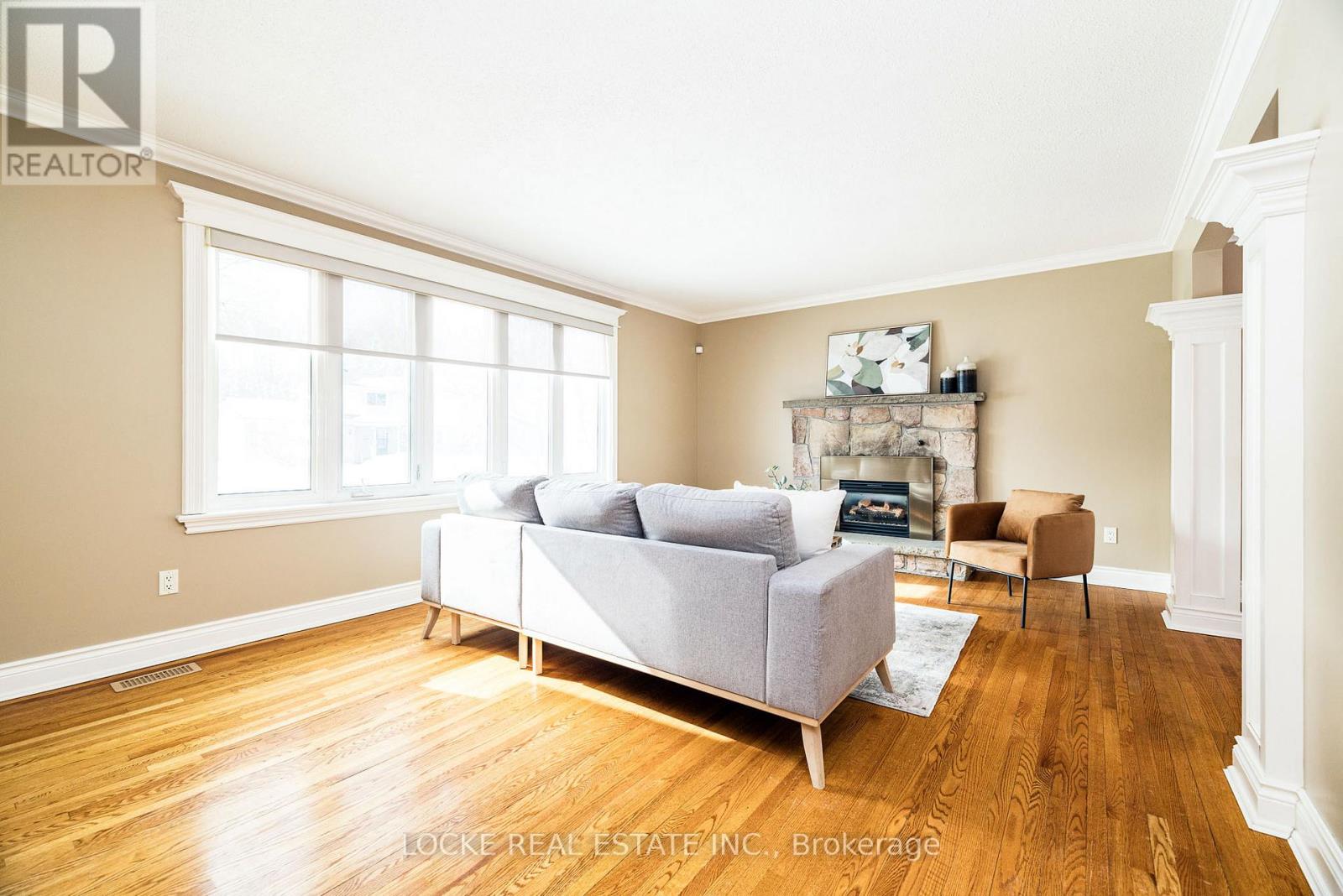 279 Hoylake Crescent, Ottawa, Ontario  K1E 1M1 - Photo 6 - X12848846