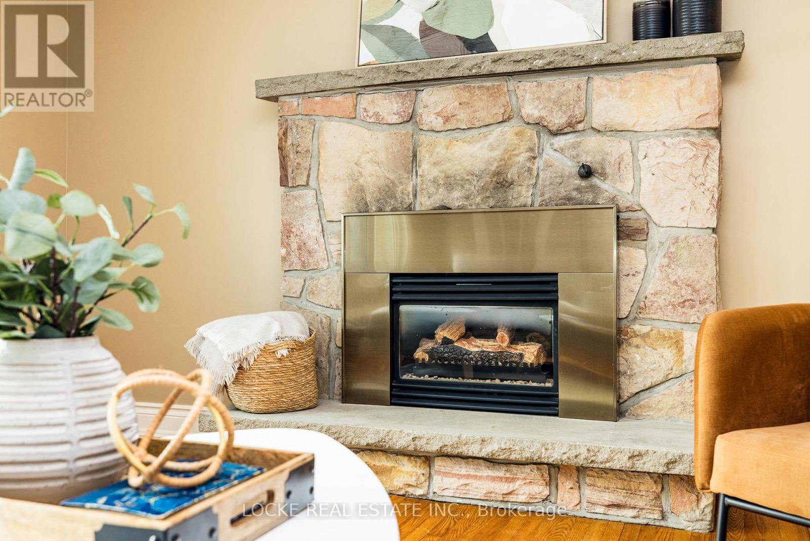 279 Hoylake Crescent, Ottawa, Ontario  K1E 1M1 - Photo 7 - X12848846