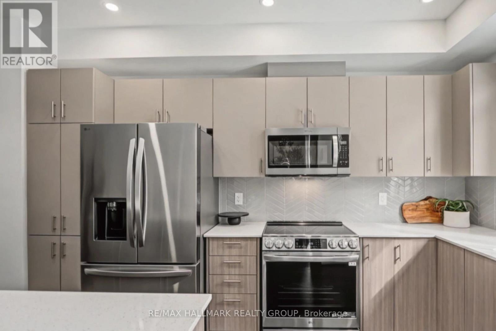 1126 Spoor Street, Ottawa, Ontario  K2W 0N4 - Photo 4 - X12848850