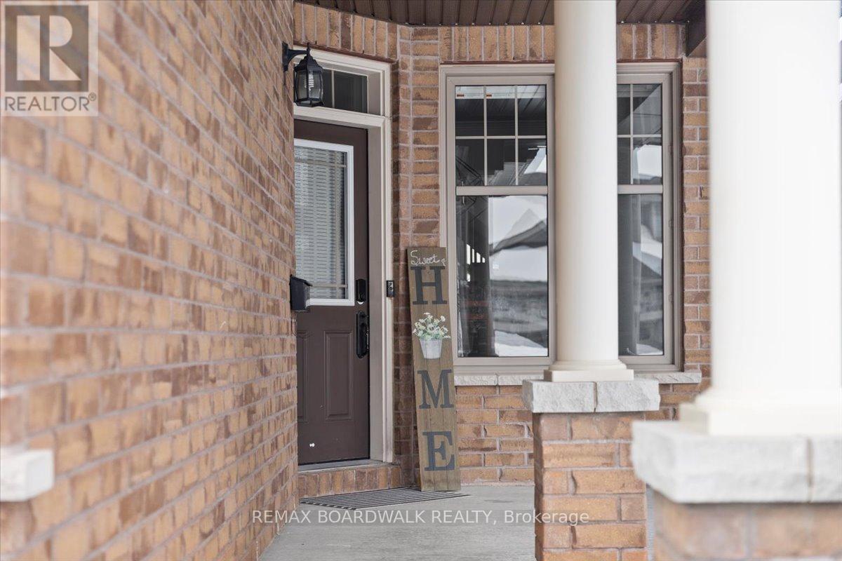 330 Bobolink Ridge, Ottawa, Ontario  K2V 0B7 - Photo 3 - X12848874