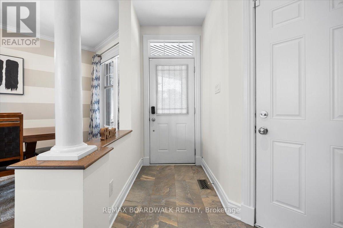 330 Bobolink Ridge, Ottawa, Ontario  K2V 0B7 - Photo 4 - X12848874