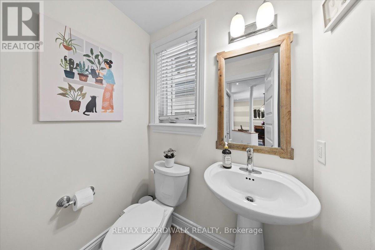 330 Bobolink Ridge, Ottawa, Ontario  K2V 0B7 - Photo 7 - X12848874