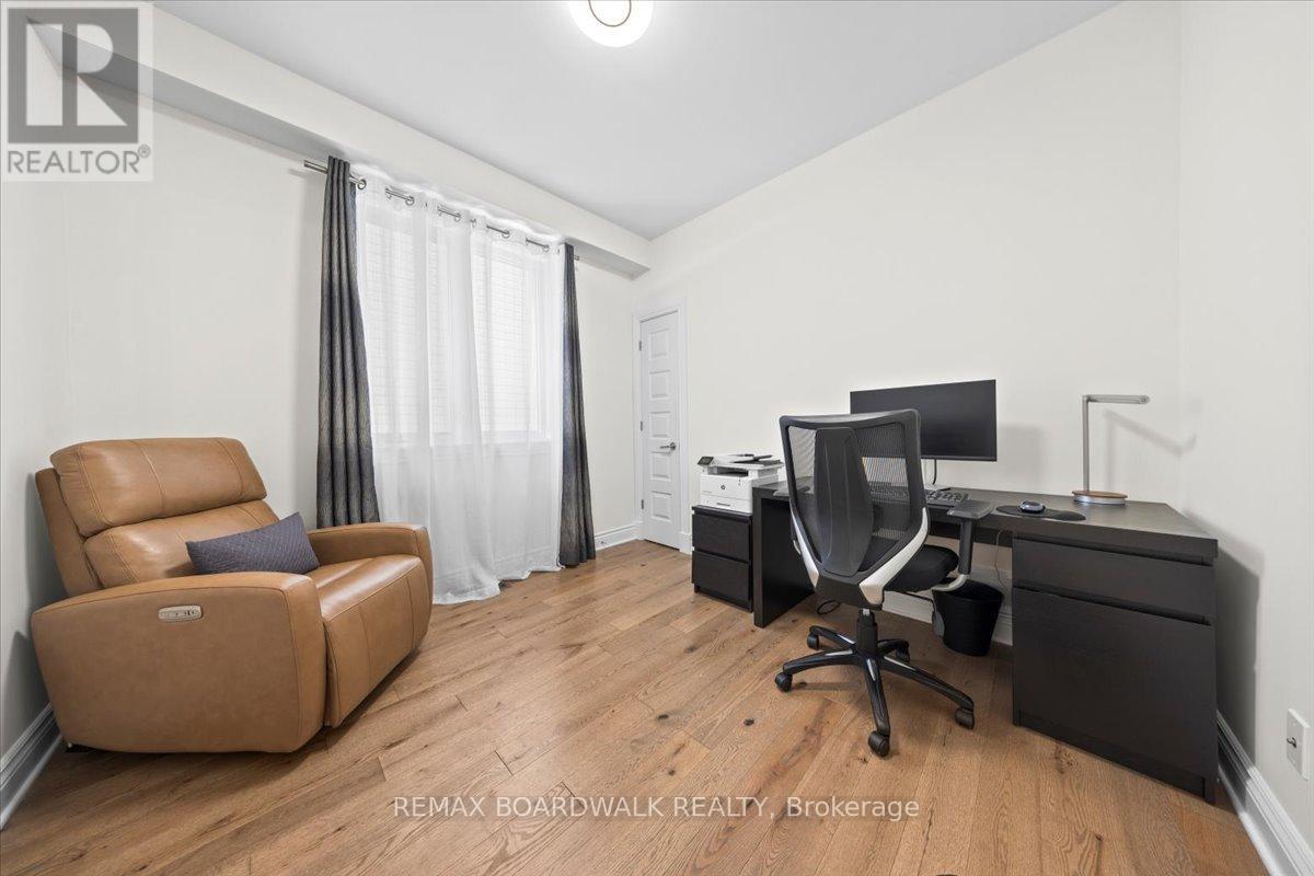 330 Bobolink Ridge, Ottawa, Ontario  K2V 0B7 - Photo 8 - X12848874