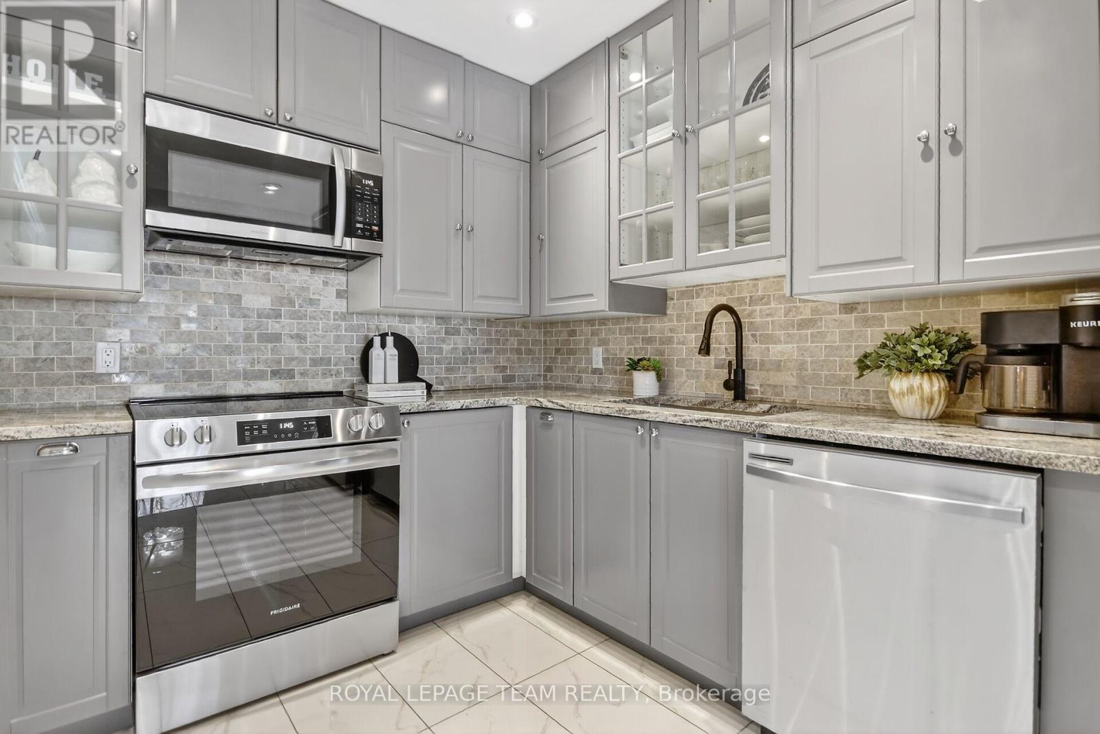 2 Furlong Crescent, Ottawa, Ontario  K2M 2J1 - Photo 17 - X12848888