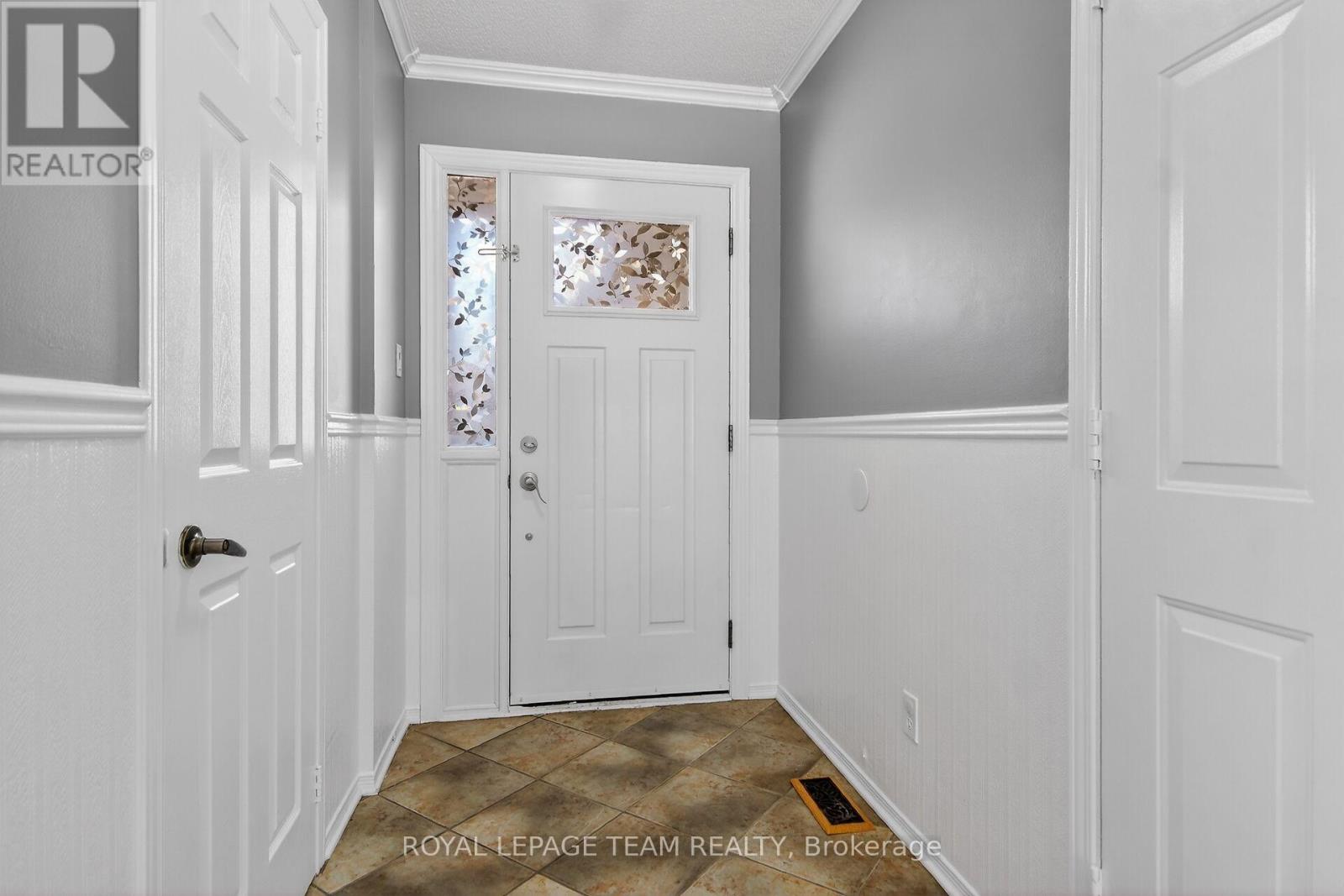 2 Furlong Crescent, Ottawa, Ontario  K2M 2J1 - Photo 2 - X12848888