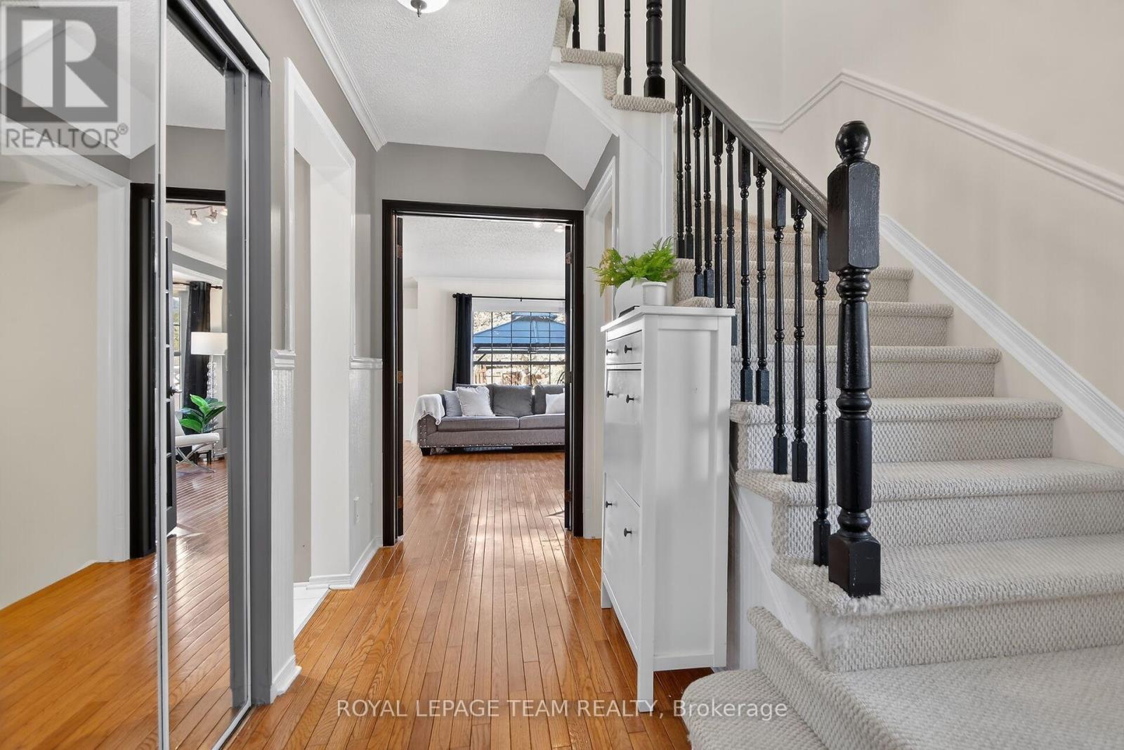 2 Furlong Crescent, Ottawa, Ontario  K2M 2J1 - Photo 3 - X12848888