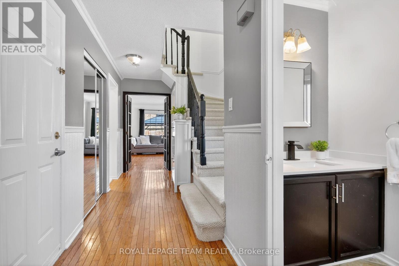 2 Furlong Crescent, Ottawa, Ontario  K2M 2J1 - Photo 4 - X12848888