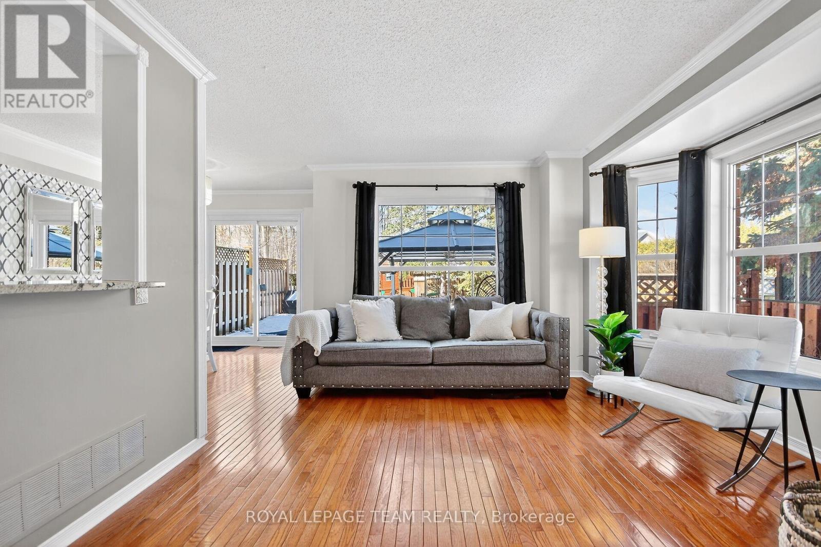 2 Furlong Crescent, Ottawa, Ontario  K2M 2J1 - Photo 8 - X12848888